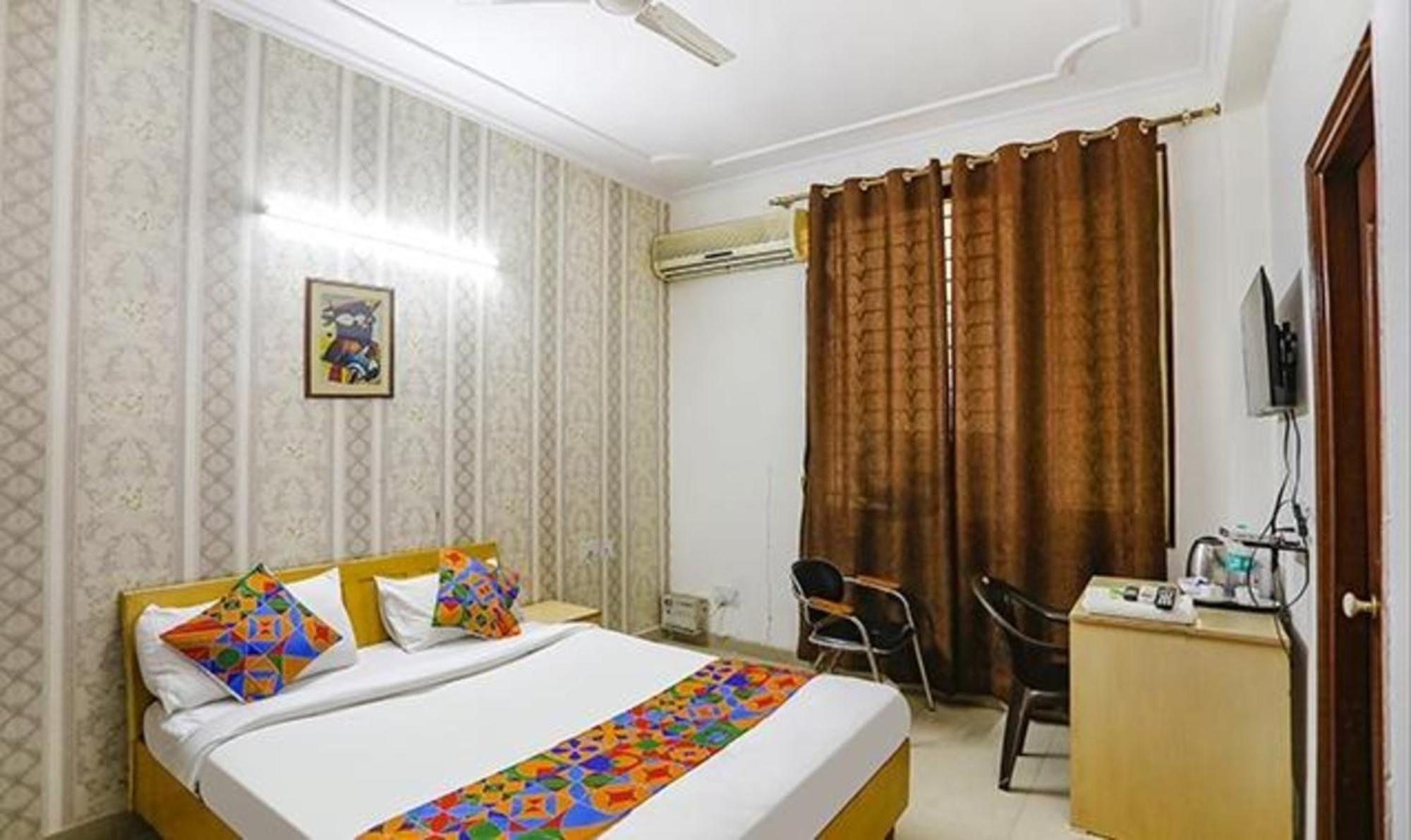 Fabexpress Ap International Hotel Noida Eksteriør billede