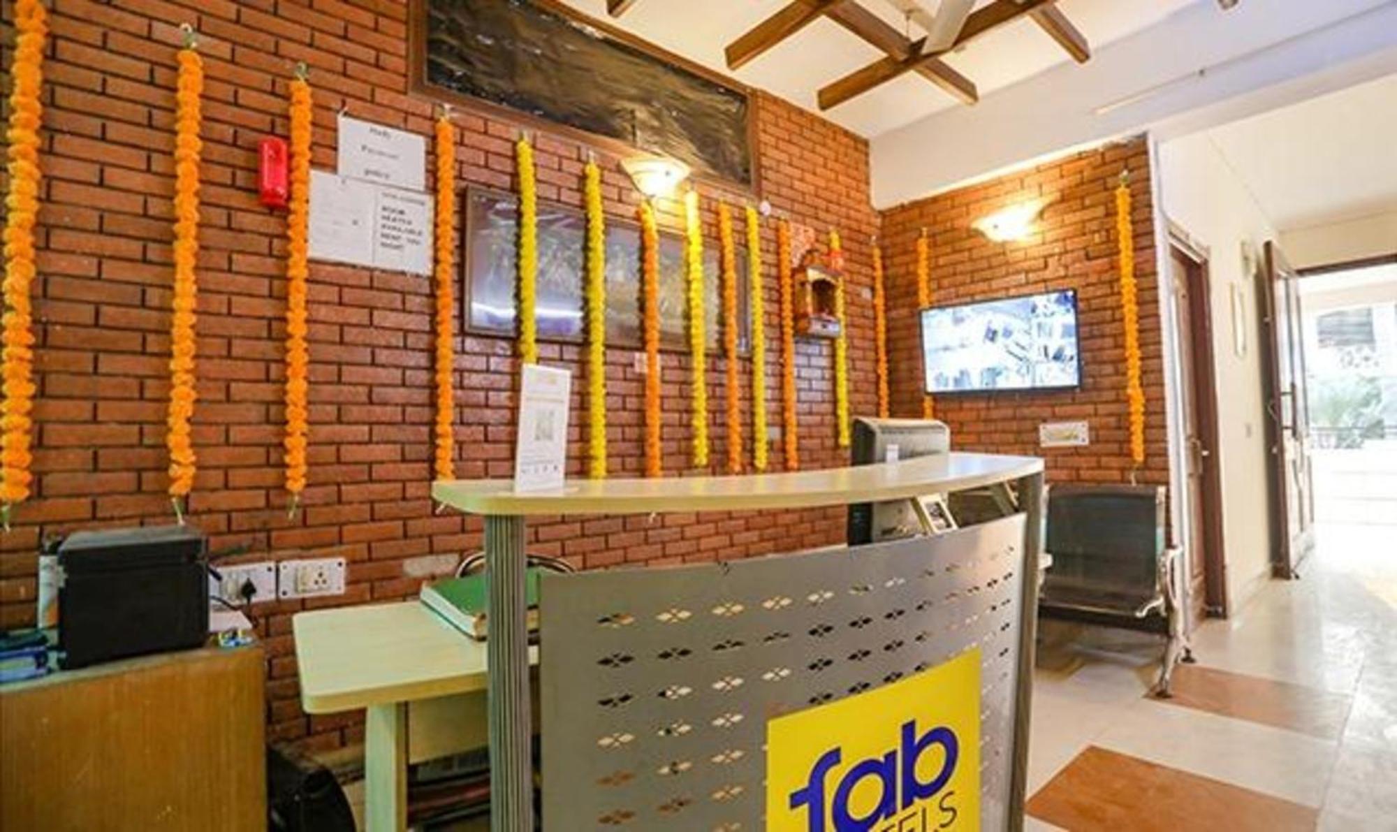 Fabexpress Ap International Hotel Noida Eksteriør billede